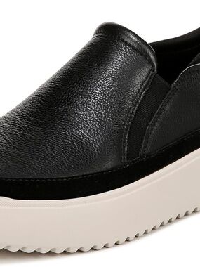 Women’s Vionic Slip on Sneakers. Size 7.5.